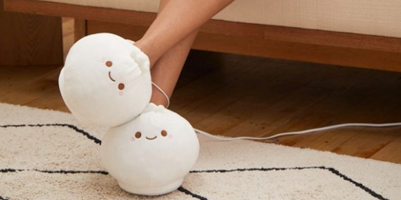 Deze pantoffels met ingebouwde verwarming heeft iedere koukleum nodig deze winter 