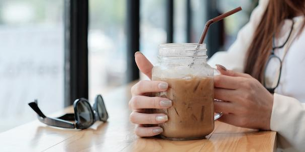 Deze ijskoffie to go maak je binnen 2 minuten klaar 