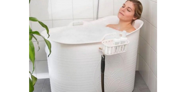 Geen bad? Dan heb je echt een bath bucket nodig in jouw leven!