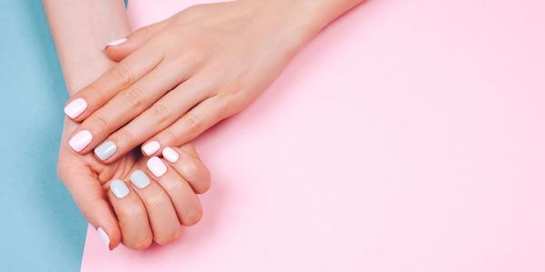 Handig: Door deze nagellakkleuren lijk je bruiner 