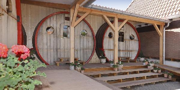 TOF: In deze Nederlandse plaats kun je in een wijnvat overnachten