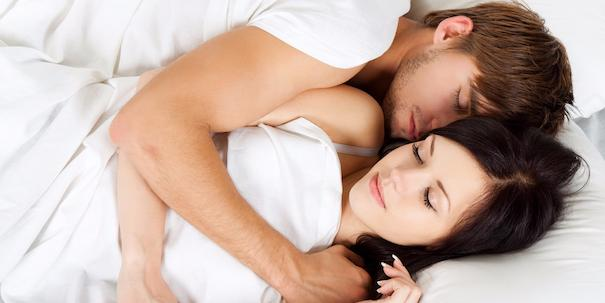 Voor het eerst bij je lover slapen? Hier maak je je zorgen om! 