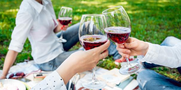 Nieuw onderzoek: Alcohol maakt een vriendschap hechter