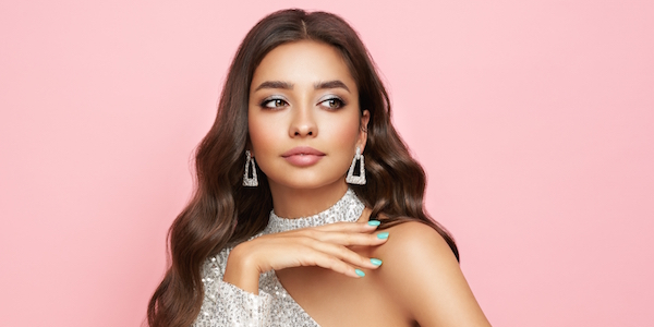 Binnen 5 minuten mooie nonchalante krullen in je haar? Zo doe je dat!