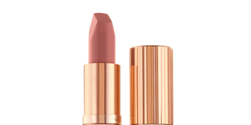 Deze lipstick van €5,50 is een dupe van Charlotte Tilbury Pillow Talk Lipstick