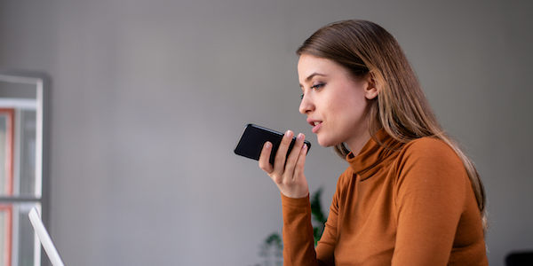 Uit onderzoek blijkt dat je irritant bent als je lange voicememo's stuurt
