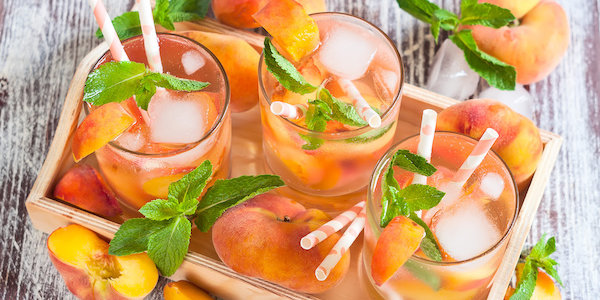 Mmm... Deze wilde perziken sangria wil je proberen!