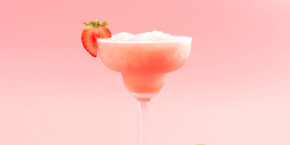 Zomerdrankje 2023: Gin & Tonic slushie met aardbeien