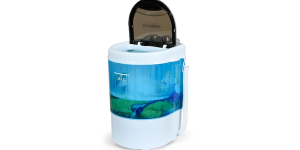 Hebben: Action verkoopt nu mini-wasmachine voor op vakantie