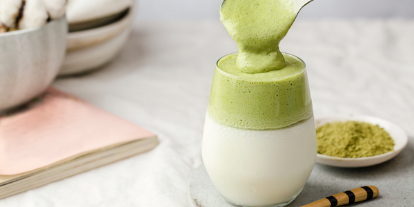 Deze Matcha Dalgona wil je proeven!