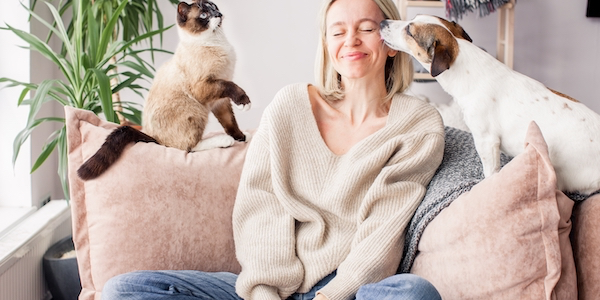 Nieuw onderzoek: met een kinderstem tegen je huisdier praten versterkt de band 
