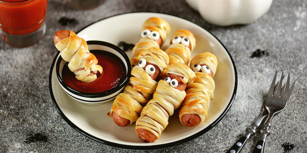 Recept: Maak enge mummies van worstjes voor Halloween 