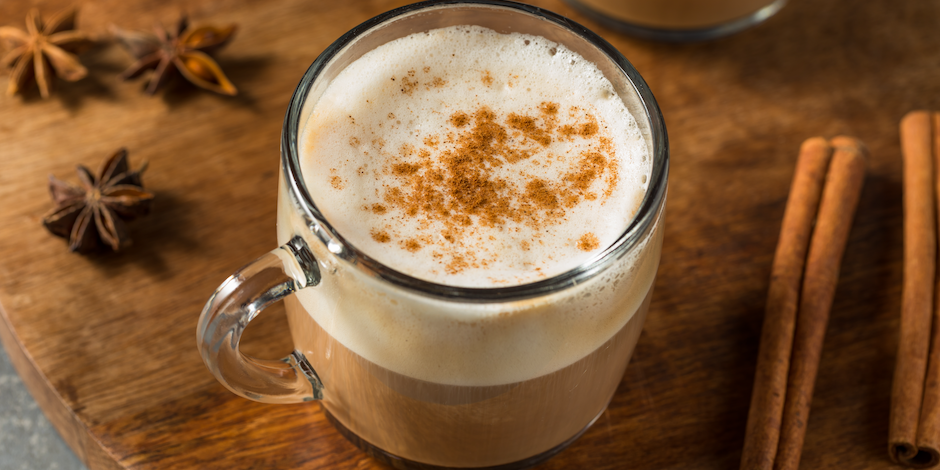 Koffie-kaneel latte: perfect voor tijdens de koude dagen