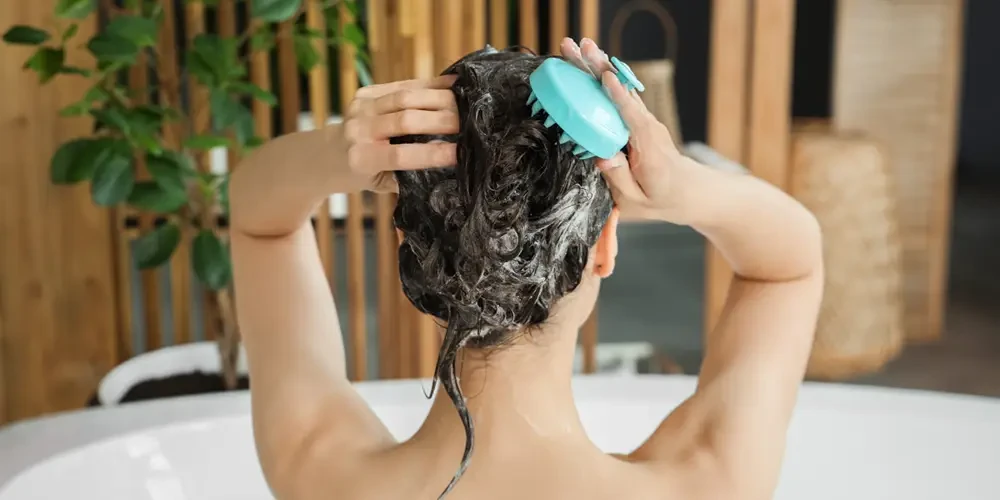 Deze shampoo hack verandert je haar sneller dan welke treatment ook