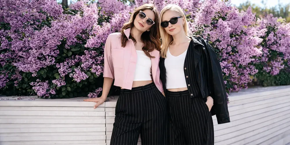 Deze HEMA krijtstreepbroek van €30 lijkt op designerbroeken van €200