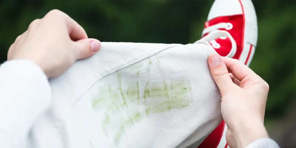 Vlekken uit witte kleding verwijderen: 12 bewezen methodes die echt werken