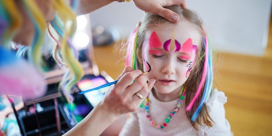 Je gezicht contouren zonder dure make-up? Maak je eigen highlighter- en contourmakser